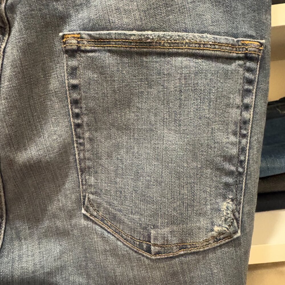 Good American Good Waist Cropped Jeans - Picture 7 of 16